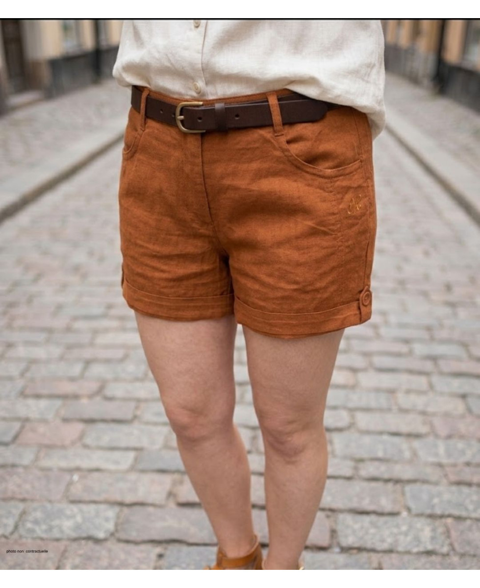 Short de détente en lin et coton pour femme de marque MAYFLOWER modèle T1102A coloris orange avec revers ajustable de face