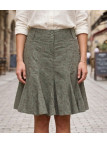 Jupe plissée fleurie pour femme de la marque MAYFLOWER modèle 011091U001 de couleur vert kaki en coton avec trois boutons.