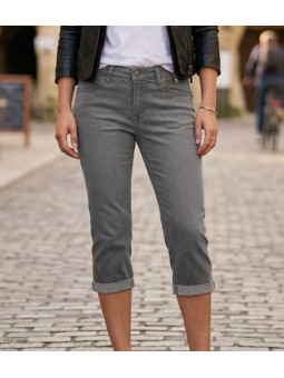 Pantacourt pour femme de la marque MAYFLOWER modèle 110076U001 de couleur gris double stone en jean stretch à 5 poches.