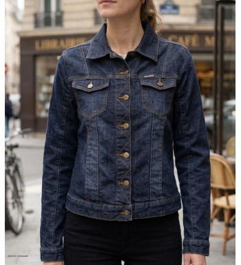 Blouson en jean pour femme de la marque MAYFLOWER modèle DALILA1B de couleur bleu denim en toile stretch confortable.
