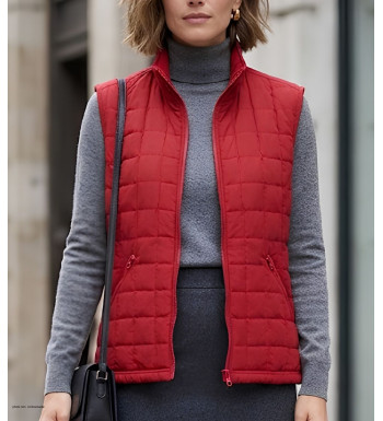Gilet sans manches matelassé pour femme MAYFLOWER modèle 818052U003 de coloris griotte rouge avec fermeture zippée.