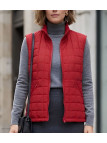 Gilet sans manches matelassé pour femme MAYFLOWER modèle 818052U003 de coloris griotte rouge avec fermeture zippée.