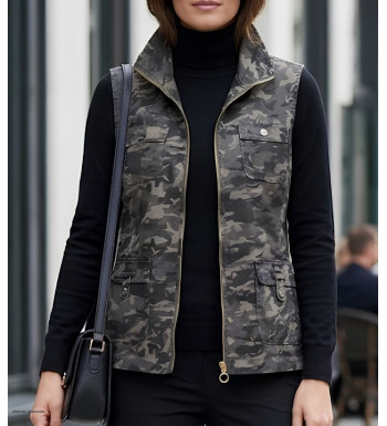 Gilet sans manches multipoches pour femme MAYFLOWER modèle MAKI1 de coloris vert kaki en coton zippé.