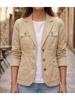 Veste en tissu extensible pour femme de la marque MAYFLOWER modèle SE1080 de couleur beige avec poches poitrine boutonnées.