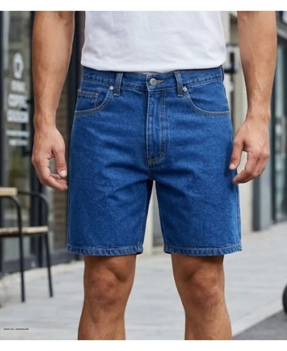 Short en jean pour homme de la marque Challenger modèle R313 de couleur bleu stone avec ses poches apparentes.