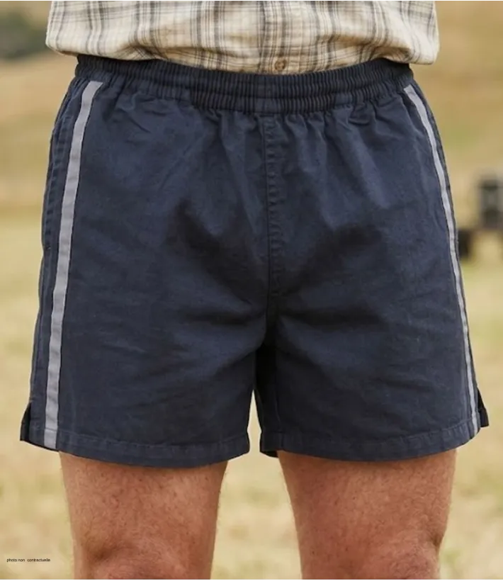 Short court pour homme de la marque CHALLENGER modèle 8L de couleur noir avec bande grise et taille élastiquée.