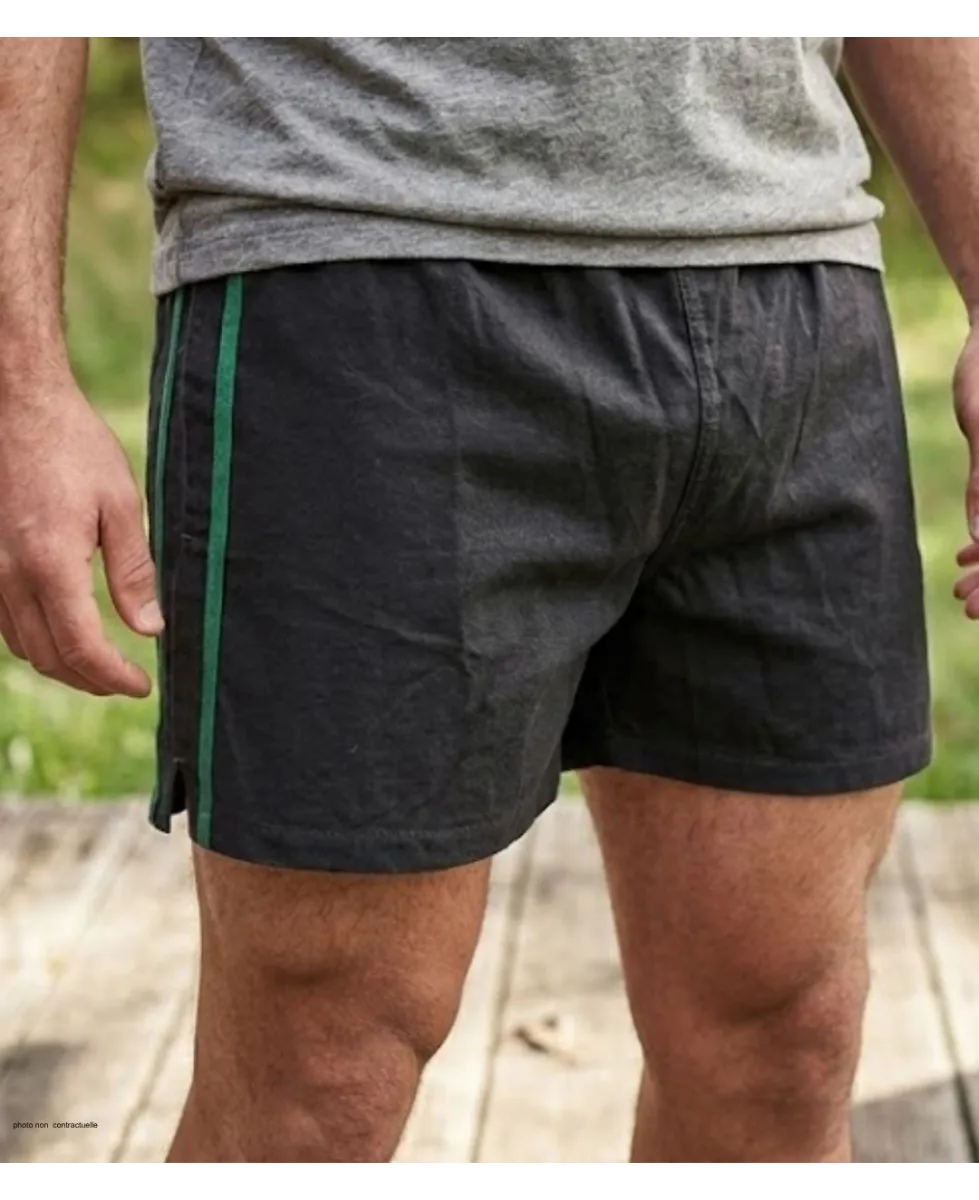 Short court pour homme de la marque CHALLENGER modèle 8L de couleur noir avec une bande verte et une taille élastiquée.