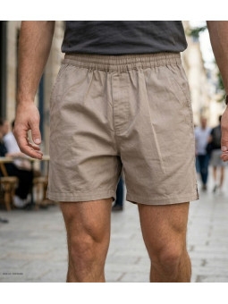 Short pour homme de la marque CHALLENGER modèle BIVOUAC1 de couleur beige en coton twill avec taille élastiquée souple.
