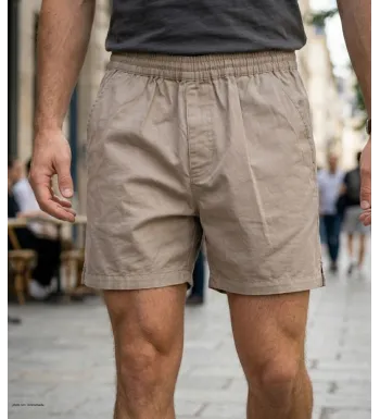 Short pour homme de la marque CHALLENGER modèle BIVOUAC1 de couleur beige en coton twill avec taille élastiquée souple.