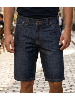 Bermuda en jean extensible pour homme de la marque CHALLENGER modèle IBIS1 coloris bleu effet used de face.
