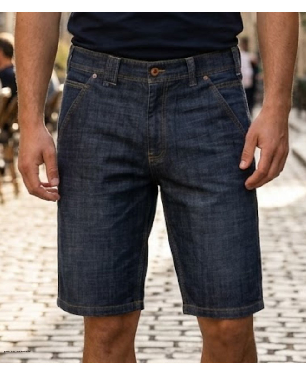 Bermuda en jean extensible pour homme de la marque CHALLENGER modèle IBIS1 coloris bleu effet used de face.