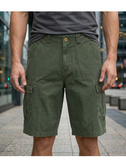 Bermuda cargo pour homme de marque WINCHESTER modèle IDAHO1 de couleur vert olive avec poches latérales à rabat.