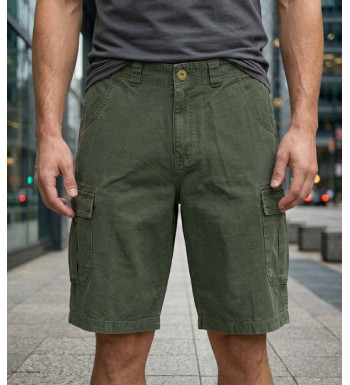 Bermuda cargo pour homme de marque WINCHESTER modèle IDAHO1 de couleur vert olive avec poches latérales à rabat.