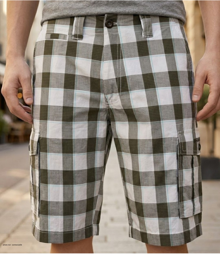 Bermuda pour homme de marque WINCHESTER modèle IDRA1B de couleur blanc avec motif à carreaux et poches latérales.