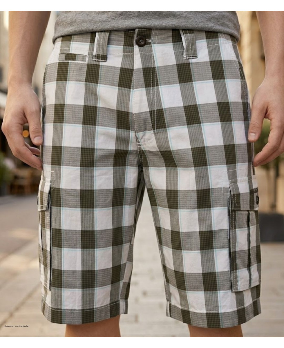 Bermuda pour homme de marque WINCHESTER modèle IDRA1B de couleur blanc avec motif à carreaux et poches latérales.