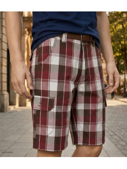 Bermuda pour homme de marque WINCHESTER modèle ILLOWA3 avec motif à carreaux de couleur marron chocolat et rouge bordeaux.