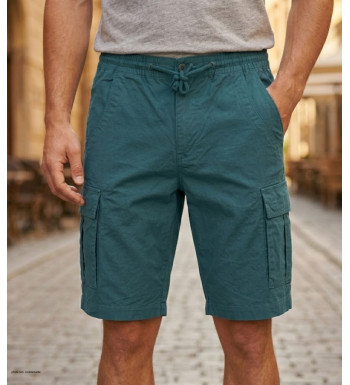 Bermuda pour homme de marque CHALLENGER modèle ILOT2 de style cargo avec ceinture élastique et poches latérales.