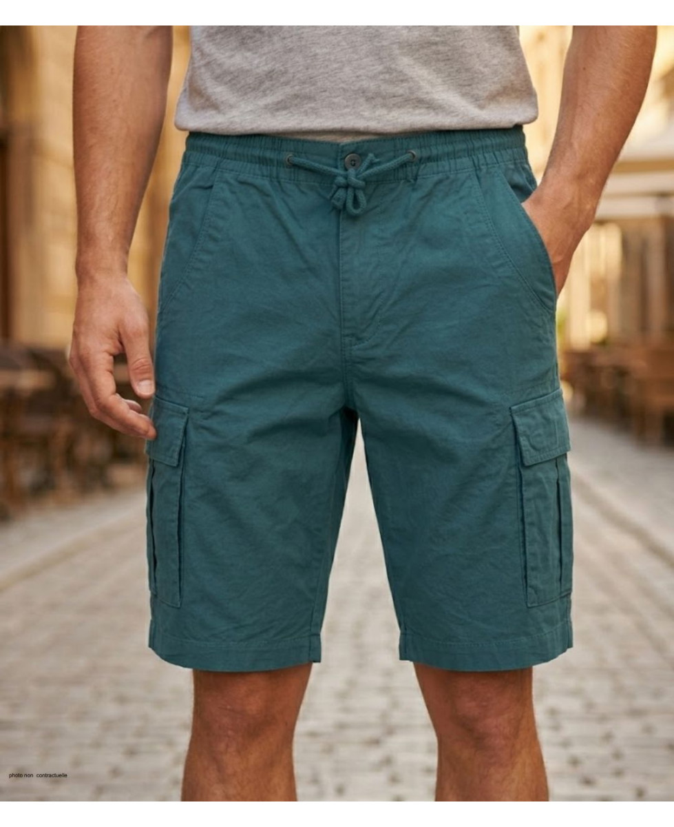 Bermuda pour homme de marque CHALLENGER modèle ILOT2 de style cargo avec ceinture élastique et poches latérales.