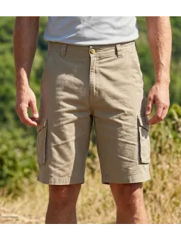 Bermuda extensible pour homme CHALLENGER modèle INDIANA1 coloris beige en toile canvas stretch avec poches de cuisse à soufflet.