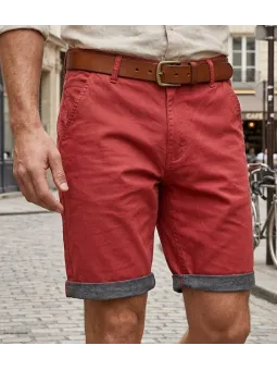 Bermuda uni pour homme de marque CHALLENGER modèle L2102A coloris rouge en coton twill avec poches et revers en chambray.