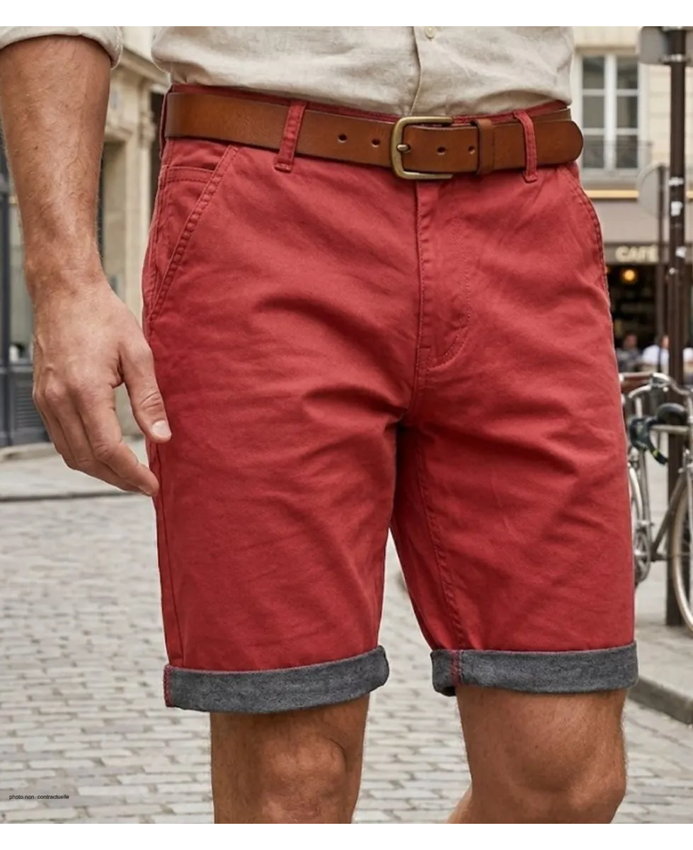 Bermuda uni pour homme de marque CHALLENGER modèle L2102A coloris rouge en coton twill avec poches et revers en chambray.