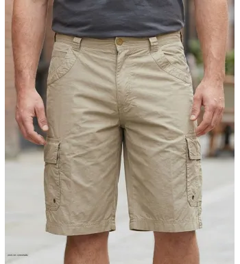 Bermuda uni pour homme de la marque AXXANO modèle AE1103S en coton de couleur beige sable avec poches italiennes.