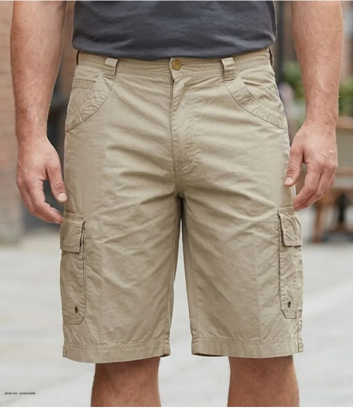 Bermuda uni pour homme de la marque AXXANO modèle AE1103S en coton de couleur beige sable avec poches italiennes.