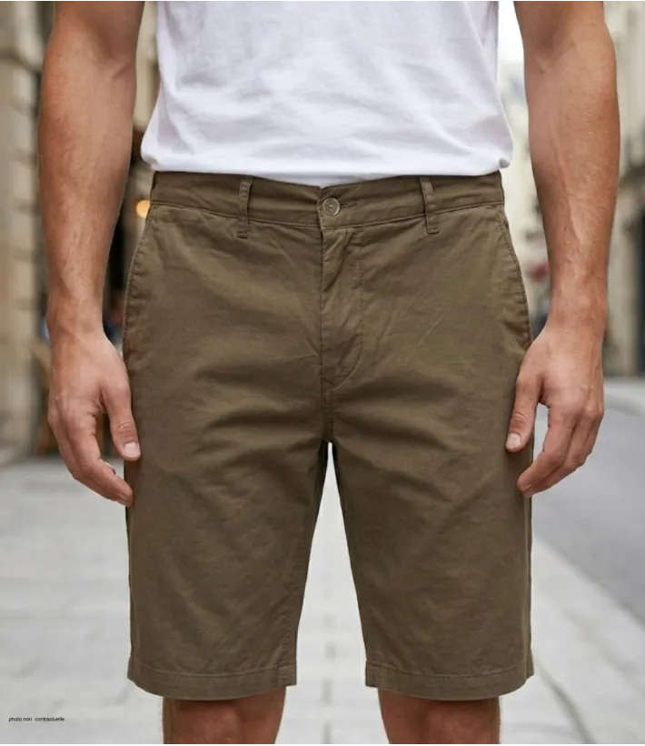 Bermuda uni pour homme de la marque CHALLENGER modèle BER4012 coloris beige en coton stretch d'été.