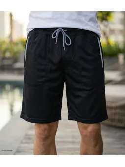 Bermuda en molleton pour homme de la marque CHALLENGER modèle ISAK1 de couleur noire avec poches latérales zippées.