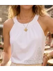 Débardeur blanc pour femme avec détail plissé et motif papillon en strass MAYFLOWER modèle TF196BL.