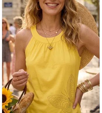 Débardeur jaune pour femme avec détail plissé et motif papillon en strass MAYFLOWER modèle TF196J.