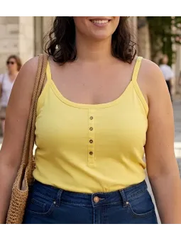 Top grande taille pour femme à fines bretelles de la marque AXONE modèle EPICE3J coloris jaune avec col boutonné.