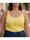 Top grande taille pour femme à fines bretelles de la marque AXONE modèle EPICE3J coloris jaune avec col boutonné.