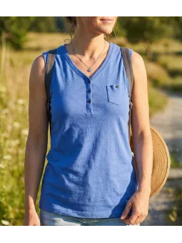 Débardeur uni pour femme de la marque MAYFLOWER modèle DARGO4 avec col tunisien boutonné et poche poitrine.