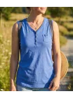 Débardeur uni pour femme de la marque MAYFLOWER modèle DARGO4 avec col tunisien boutonné et poche poitrine.