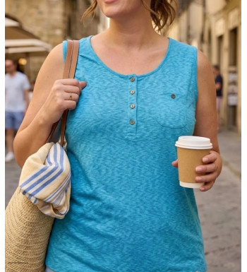 Débardeur femme grande taille bleu Axone modèle GRAZIA1 en coton flammé avec boutons coconut et poche poitrine.