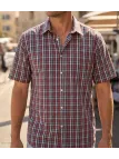Chemise à carreaux manches courtes pour homme coloris gris et corail CHALLENGER modèle B3103A avec poche poitrine plaquée.