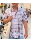 Chemise à carreaux manches courtes pour homme coloris blanc bleu et rouge CHALLENGER modèle B3105A avec poche poitrine plaquée.