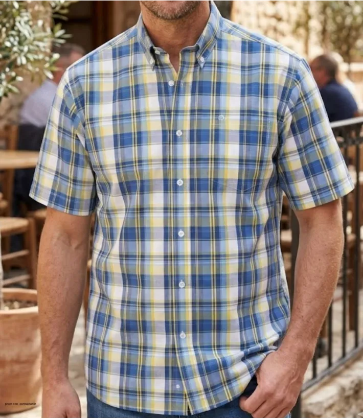 Chemise à carreaux manches courtes pour homme coloris bleu et jaune CHALLENGER modèle B3107A avec poche poitrine plaquée.