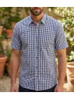 Chemise manches courtes à carreaux bleus pour homme modèle B3140A de la marque CHALLENGER avec une poche poitrine plaquée.