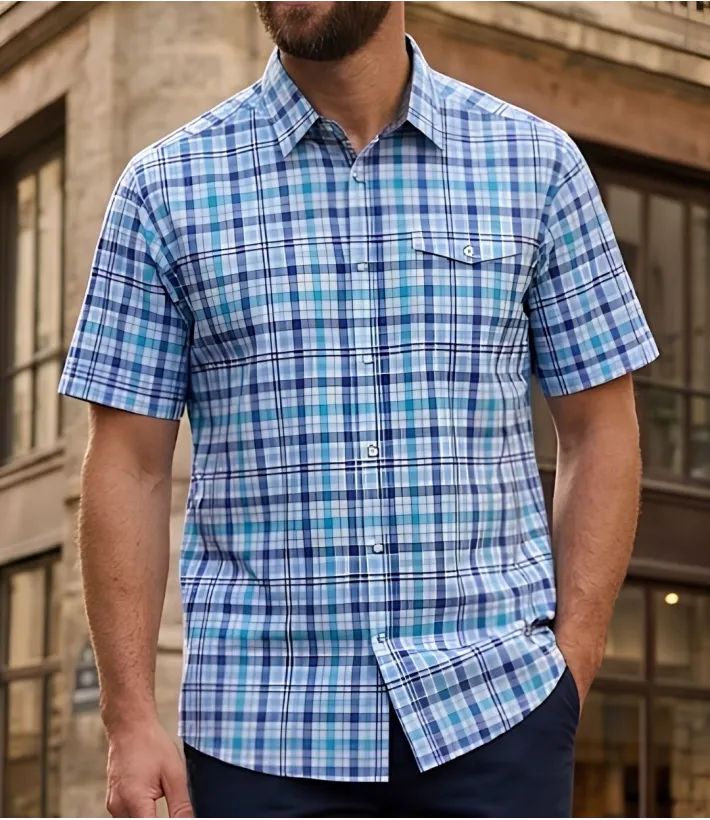 Chemise manches courtes pour homme bleu en pur coton CHALLENGER modèle CH4006 avec poche poitrine à rabat.