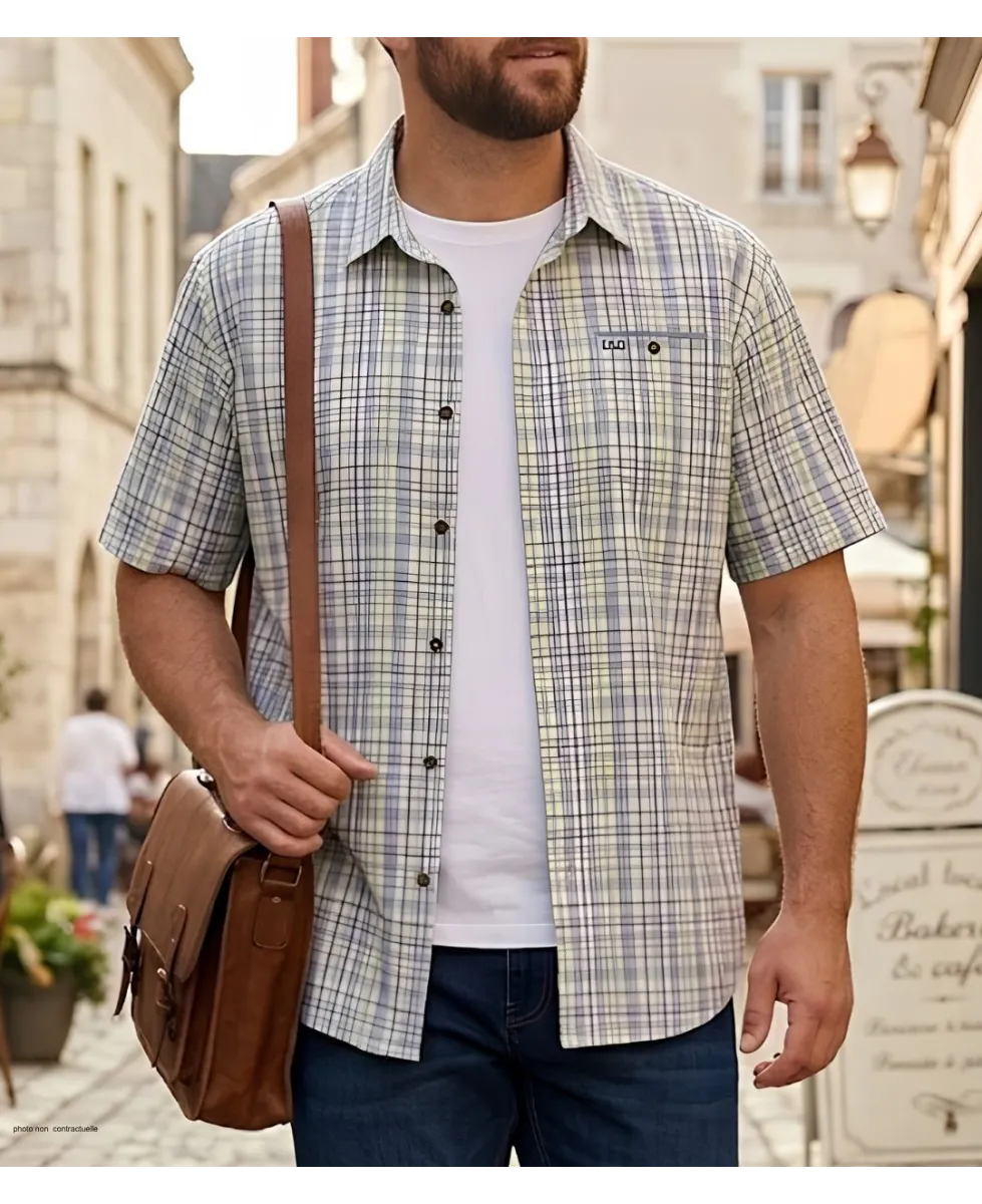 Chemise manches courtes pour homme vert et bleu CHALLENGER modèle CH4011 avec poche poitrine boutonnée.
