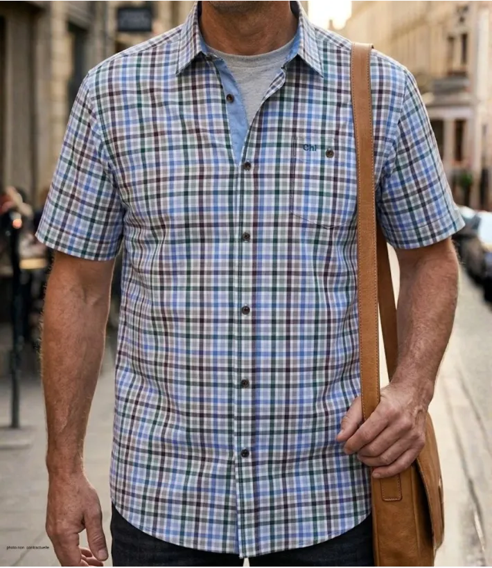Chemise manches courtes coupe confort pour homme vert et vert-bleu de la marque CHALLENGER modèle CH4013 avec poche poitrine.