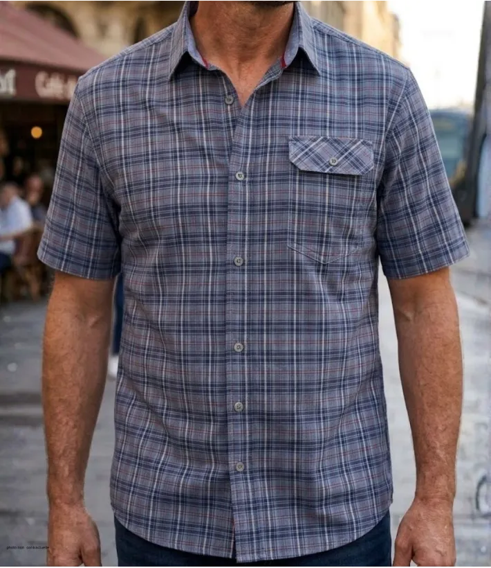Chemise manches courtes pour homme bleu et orange en pur coton CHALLENGER modèle CH4021 avec poche poitrine à rabat.