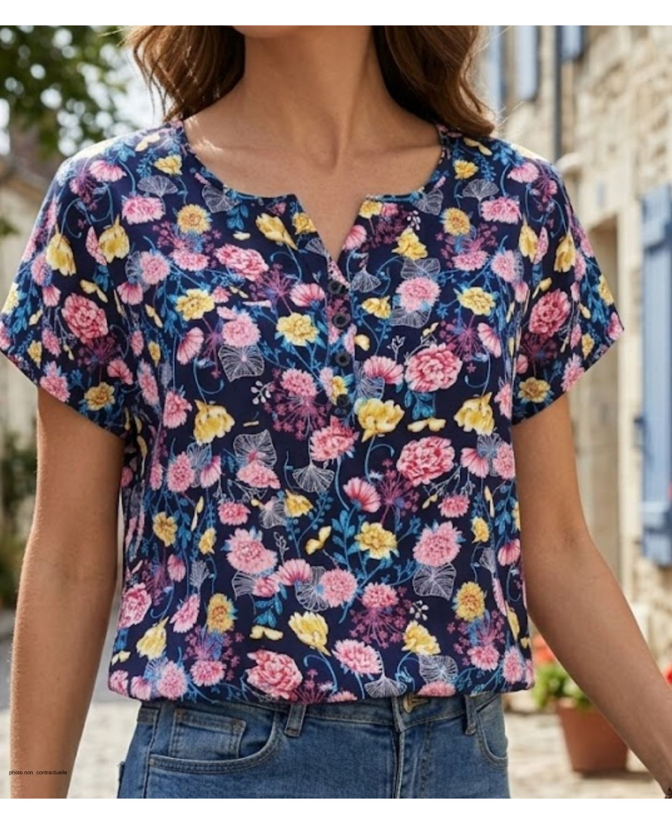Chemisier à manches courtes MAYFLOWER modèle VICTOIRE1 coloris bleu et rose avec imprimé et liseré de boutons.