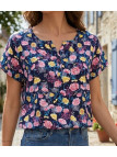Chemisier à manches courtes MAYFLOWER modèle VICTOIRE1 coloris bleu et rose avec imprimé et liseré de boutons.