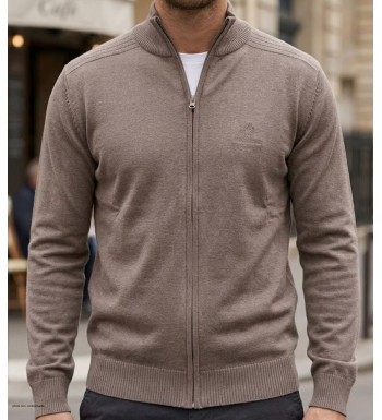 Cardigan zippé pour homme de la marque WINCHESTER modèle CLINTON3 en maille de coton de couleur beige, vue de face.