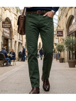 Jean homme coupe confort MAYFLOWER COLLECTION modèle Miami de couleur vert kaki en toile denim coton face avant.