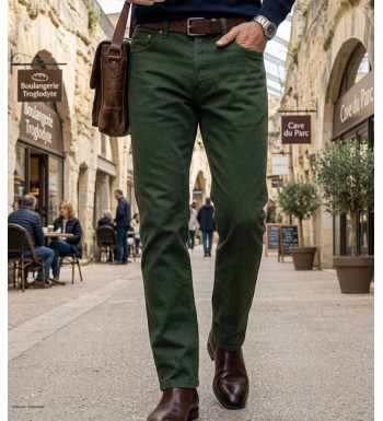 Jean homme coupe confort MAYFLOWER COLLECTION modèle Miami de couleur vert kaki en toile denim coton face avant.