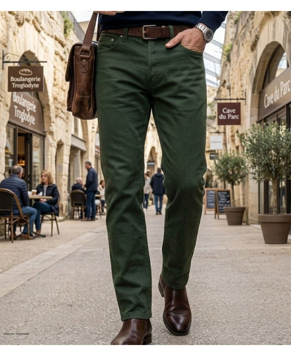 Jean homme coupe confort MAYFLOWER COLLECTION modèle Miami de couleur vert kaki en toile denim coton face avant.